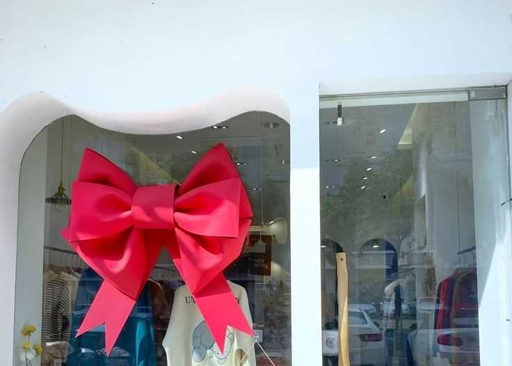 Великий бант на машину, фасад, оформлення, декор для оформлення