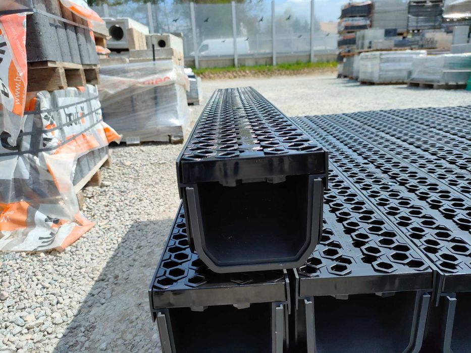 Korytko ciek wodny odwodnienie liniowe kanał przepust