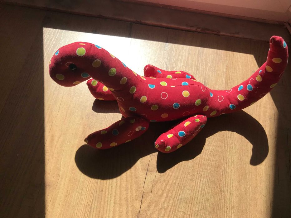 Brinquedos em madeira, lê e tecido