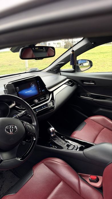 Toyota C-HR 1.8 Hybrid w bardzo bogatej wersji Selection