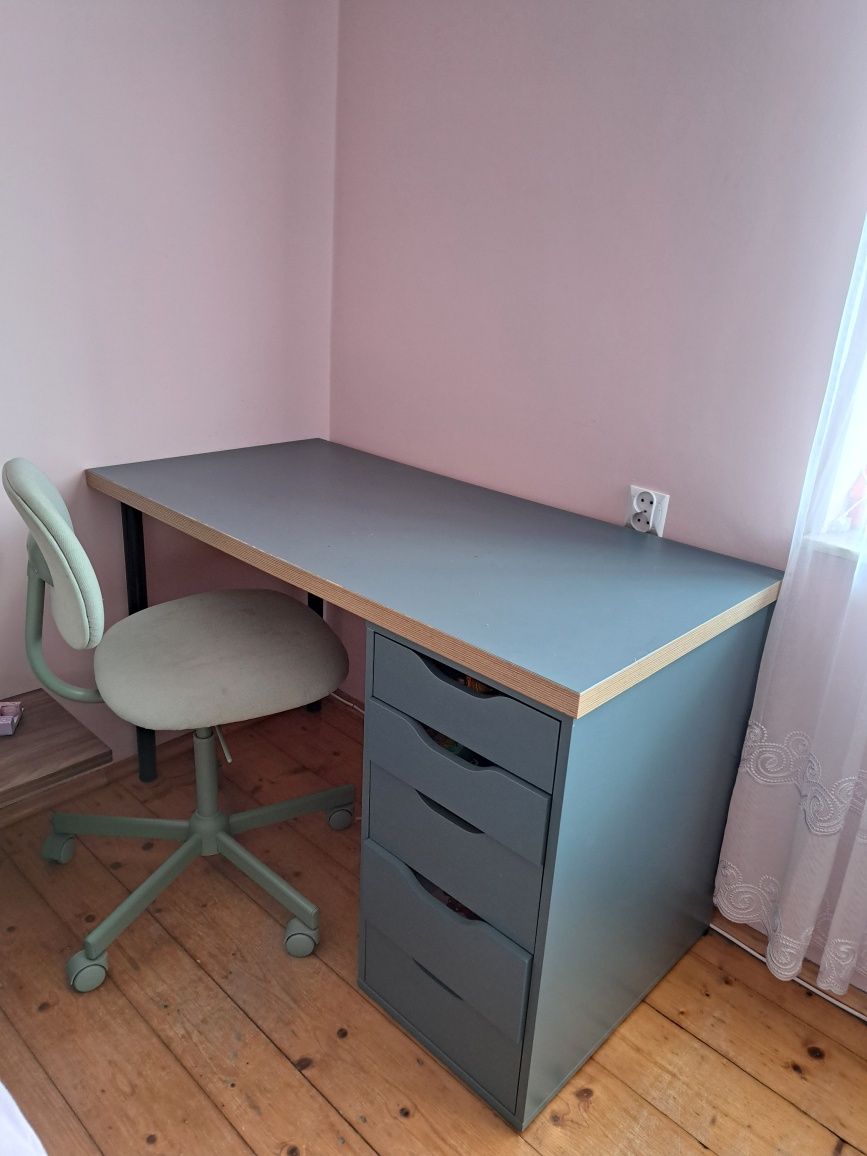 Biurko Ikea z krzesłem obrotowym