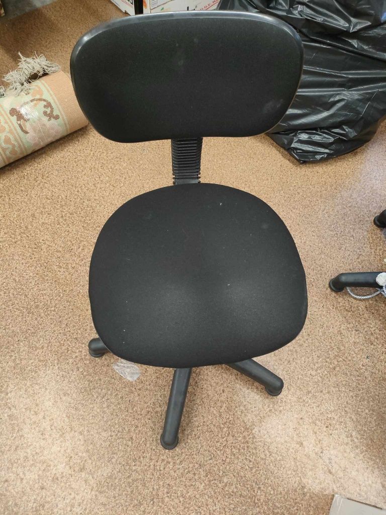 Fotel biurowy obrotowy czarny