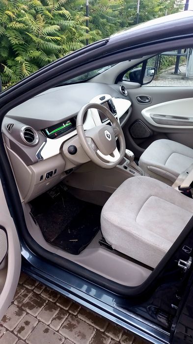 Продам свіжопригнаний автомобіль Рено Зоє 2017р