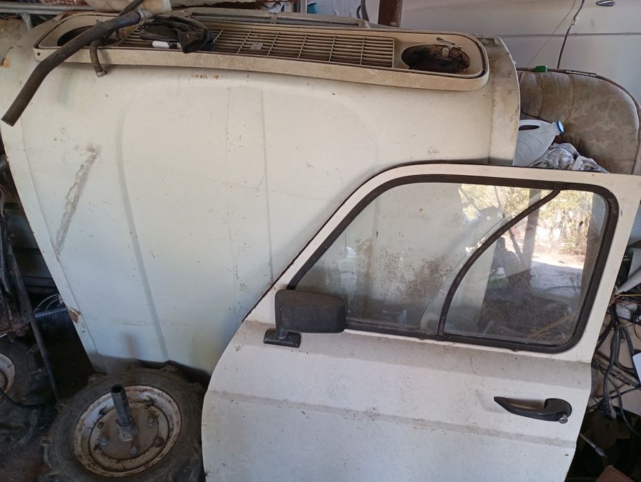 Capom e porta do condutor Renault 4L