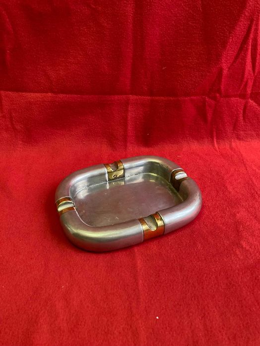 Peça decorativa em estanho