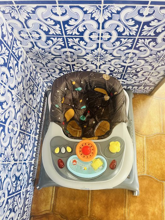 Andador Por 6 a 15 meses Por 6 a 15 meses em muito bom estado