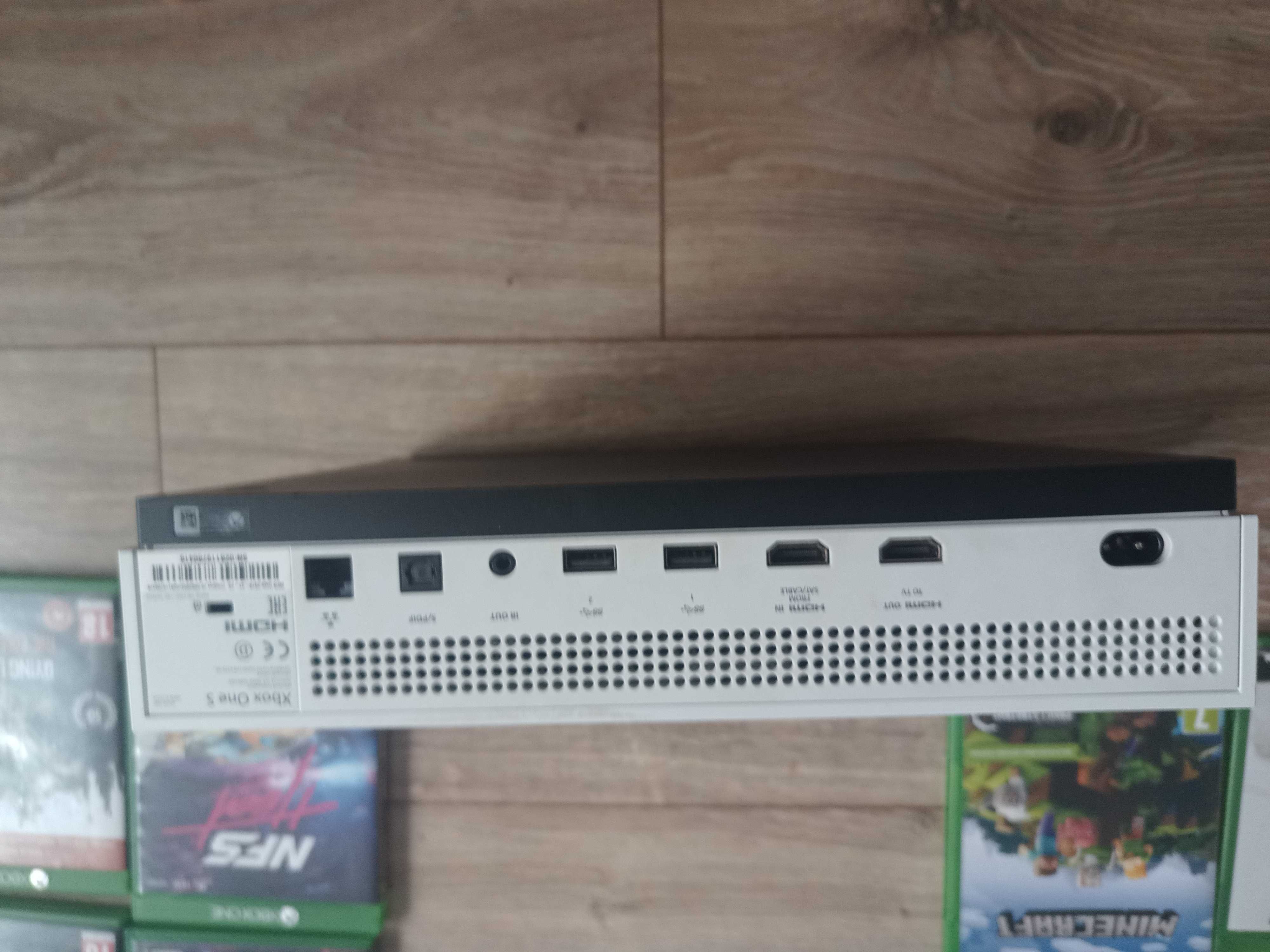 Konsola Xbox one s używana + 16 gier + 1 pad + kable