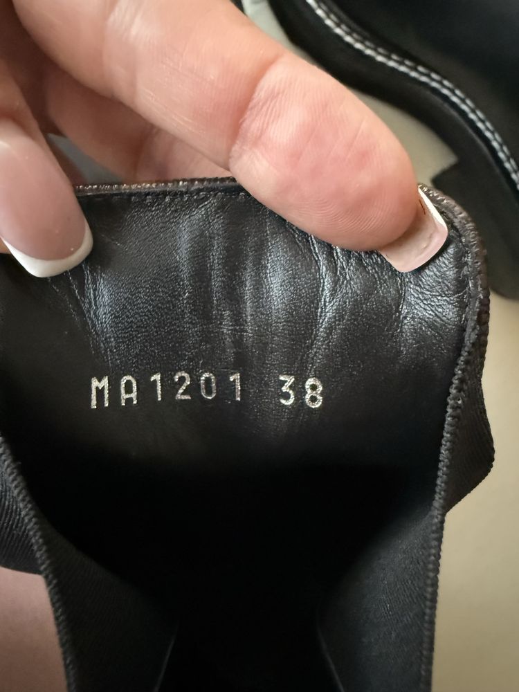 Louis Vuitton на 38 разм. Оригинал. Состояние новых.