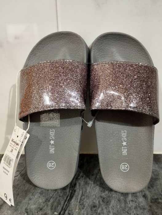 Chinelos cinza Novos da Unit Shoes