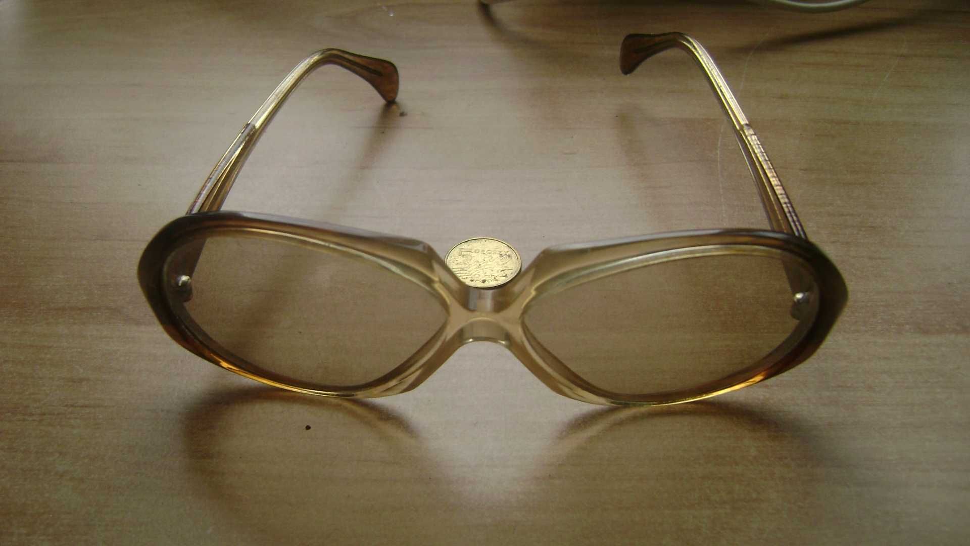 Starocie z PRL Okulary damskie korekcyjne +1,5 dioptrii rozstaw 12cm
