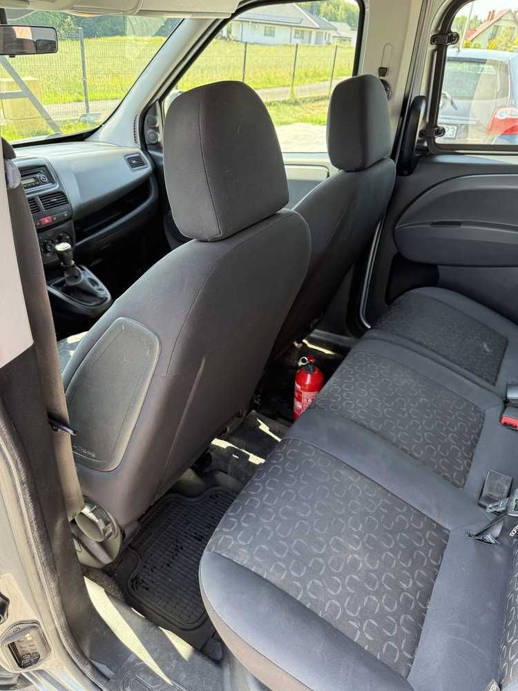 Fiat Doblo MiniVan 1.4 T-Jet 2013 | 249 000 km Srebrny | 1 Właściciel