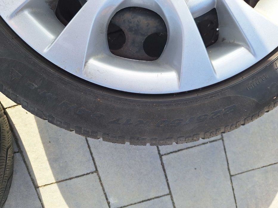 KOMPLET Opony zimowe 225x50x17 felgi stalowe plus kołpaki BMW
