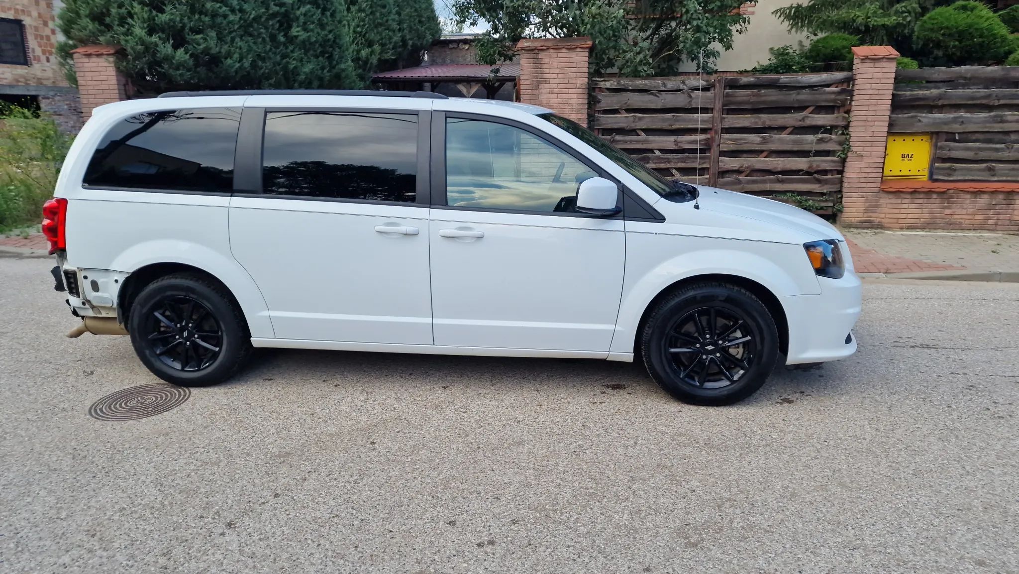 Dodge Grand Caravan GT uszkodzony po oplatach w Polsce