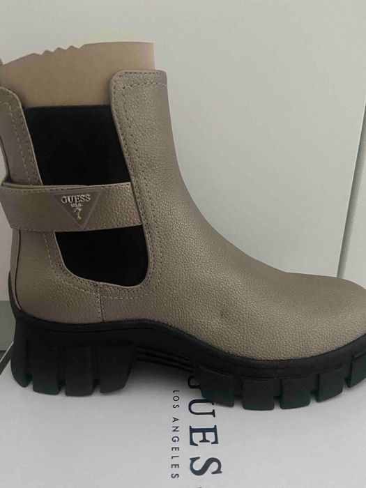 Оригінальне взуття Guess