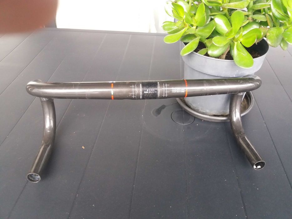 Guiador de estrada 3T em carbono, cabos internos