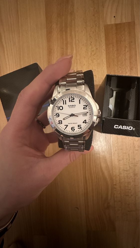 Годинник Casio