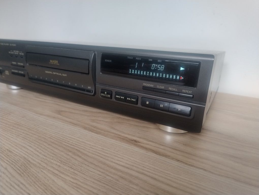 Odtwarzacz CD Technics SL-PG590