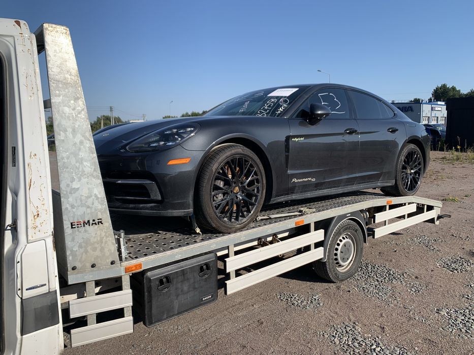 Послуги евакуатора і автовоза.