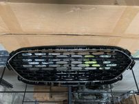 FORD ESCAPE Решетка радиатора черная с хром окантовкой 2020 2021 2022