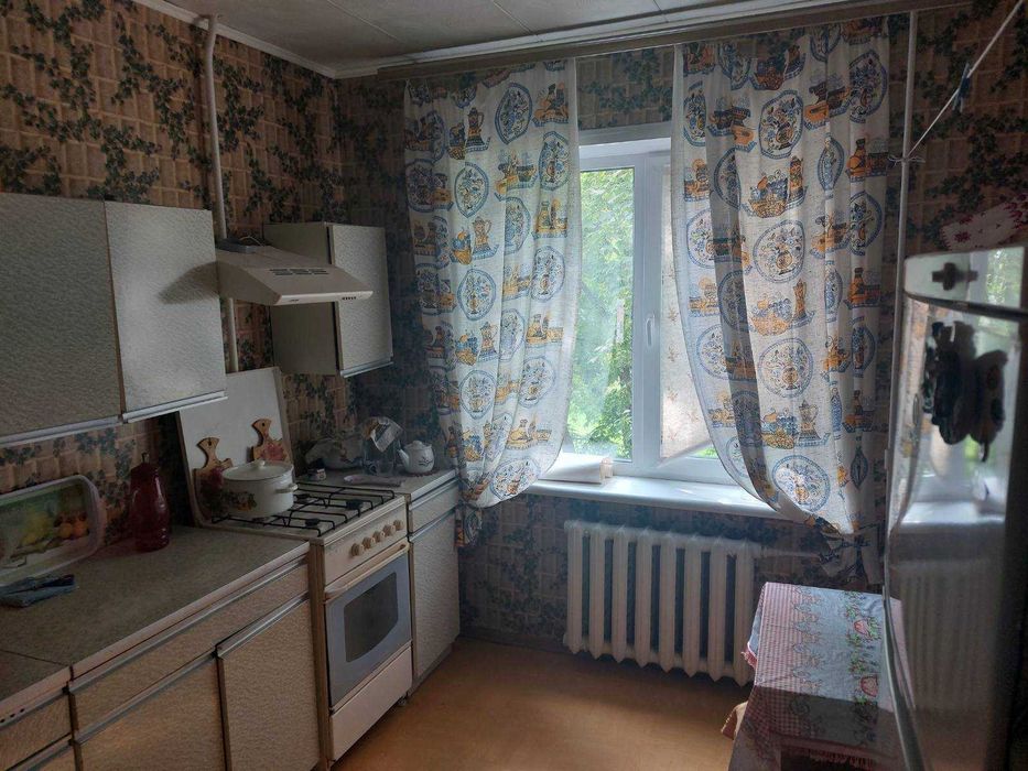 Чудова 2к біля Критого ринку