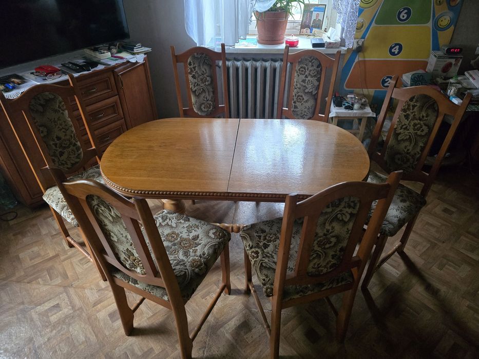 Stół owalny z 6 krzesłami zadbane
