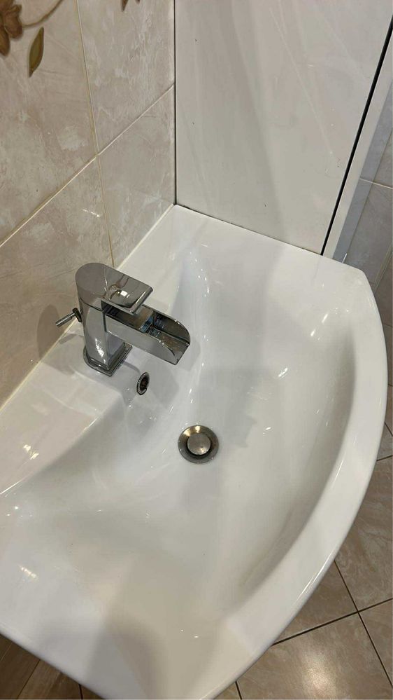 Cersanit Szafka lazienkowa z umywalka biala i bateria
