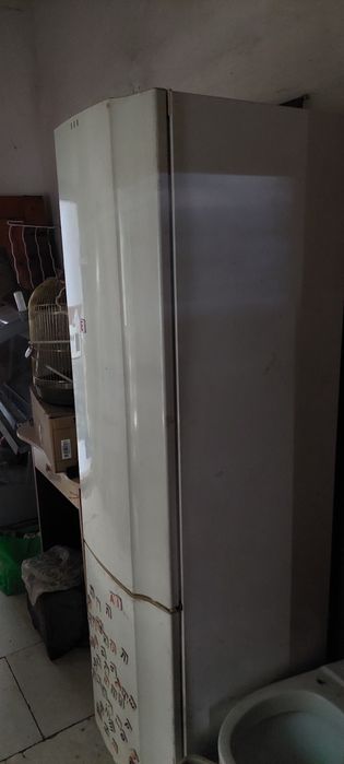 Холодильник продаю рабочий высокий 2метра