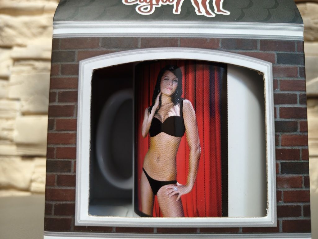 Zabawny kubek z kobietą brunetką, magiczny, wieczór kawalerski, 18-tka
