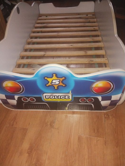 Łóżko samochodzik Police i materac 200x90