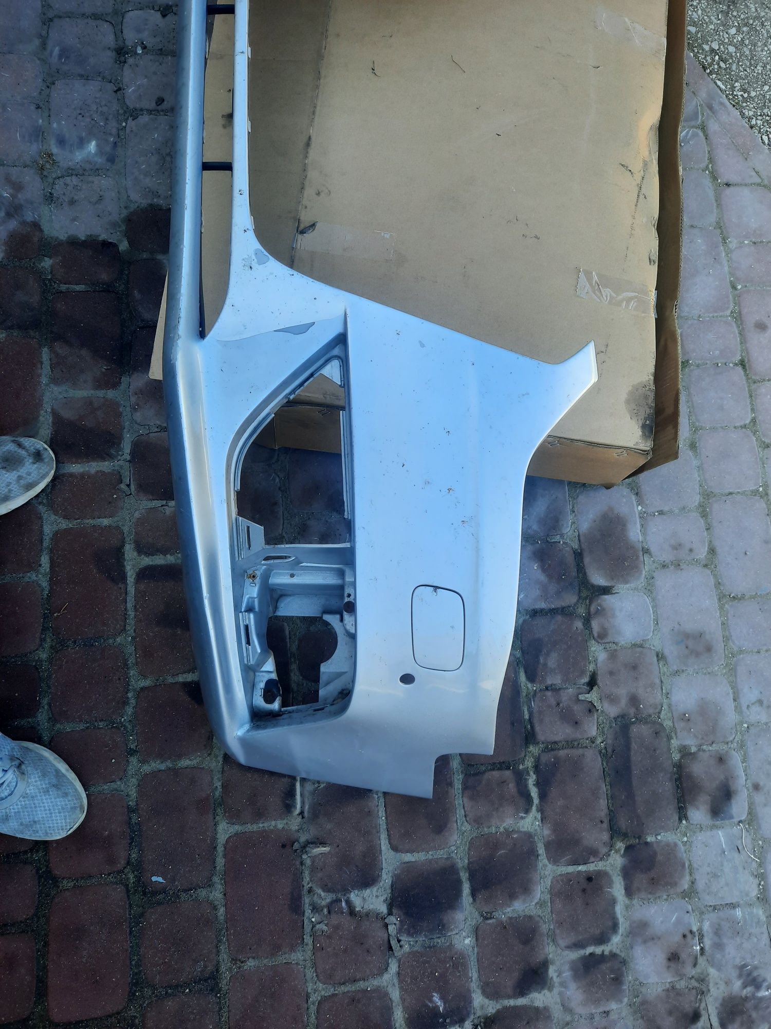 Zderzak a4 b8 lift uszkodzony