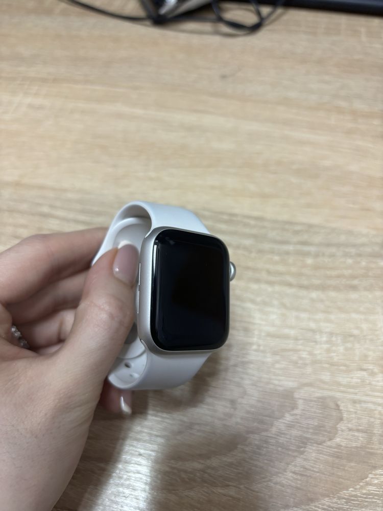 Продам оригінальні Apple Watch SE2