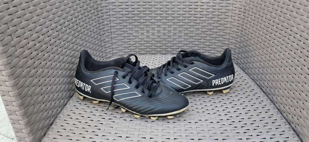 Футбольні бутци, сороконіжки та щитки. За деталями в особисті.