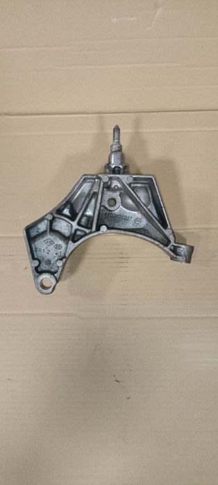Łapa mocowanie skrzyni biegów 2.0 dCi laguna 3 Espace 4 scenic 3