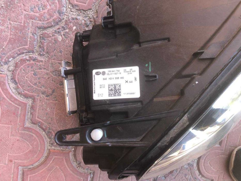 Фара Touareg Права и Лiва