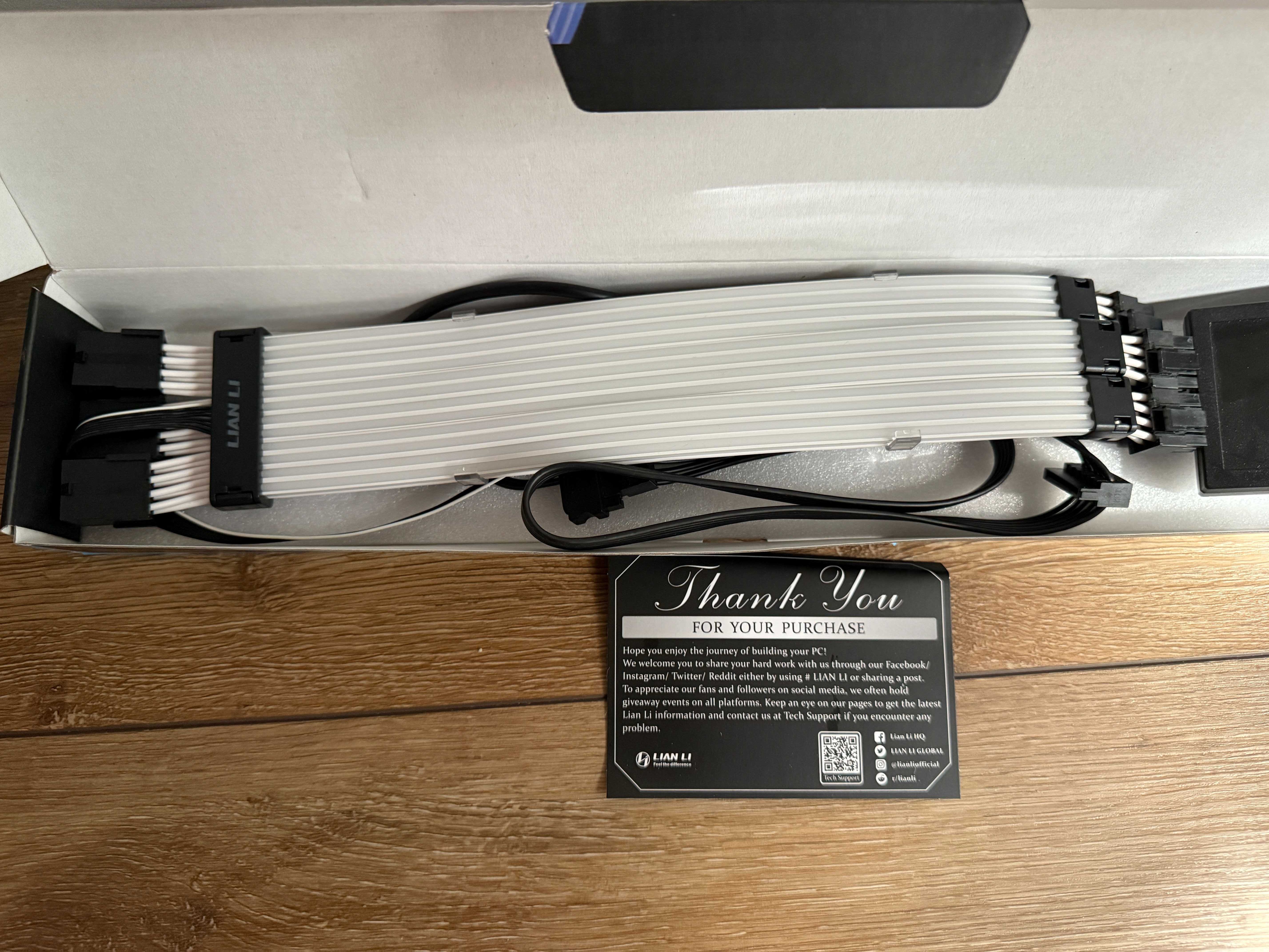 Lian Li Strimer Plus V2 GPU 8-Pin + sterownik– stan idealny, GW
