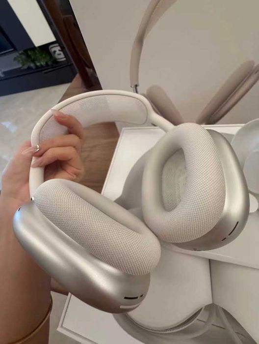 Stan idealny Nowe słuchawki Apple Air-Pods Max  gwiezdnego światła