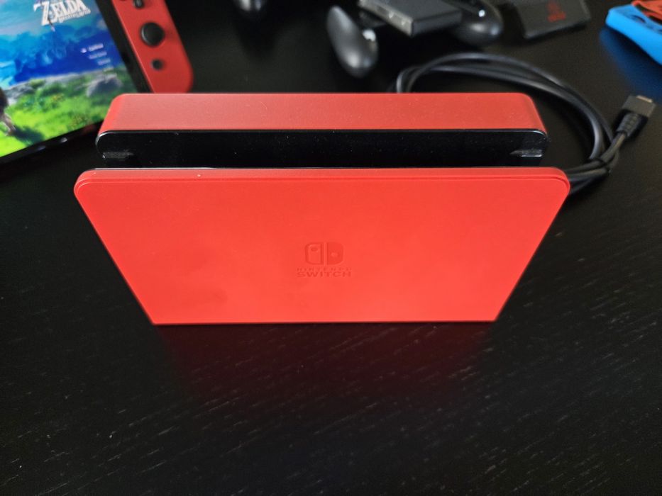 Switch OLED wersja Mario + akcesoria + gry