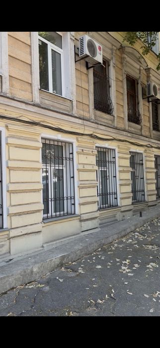 Сдам фасадный офис на Дерибасовской 150 КВ.м + 2 паркоместа!