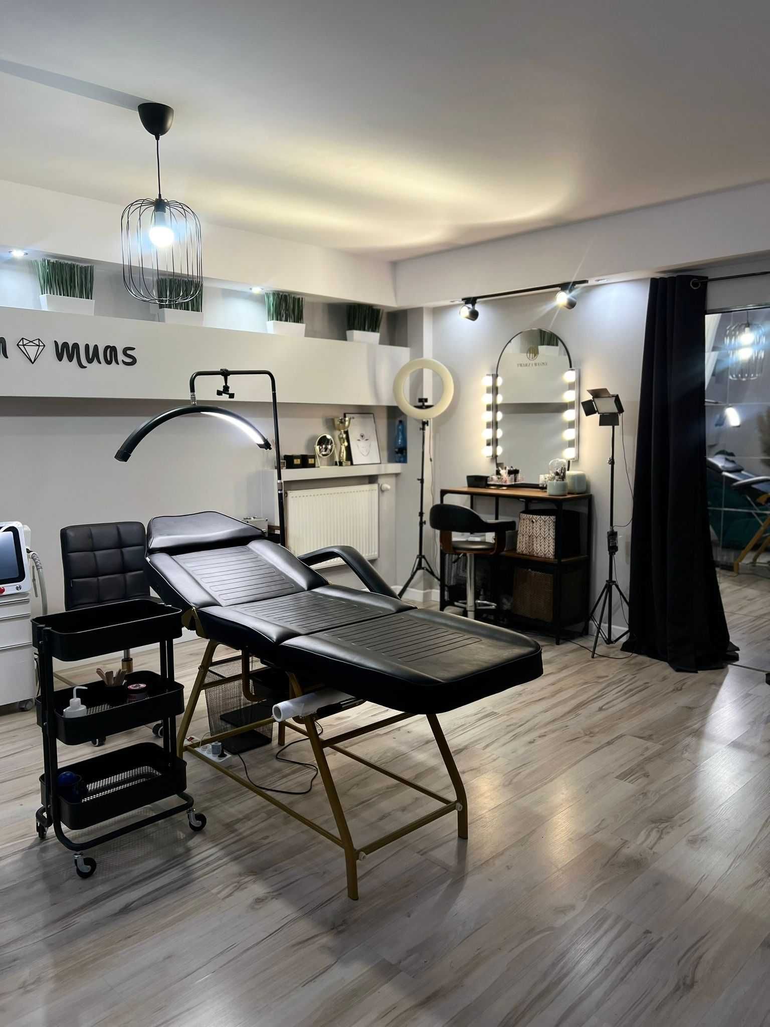 Wynajmę stanowisko do pracy. Fryzjerka, Kosmety, Barber, branża Beauty