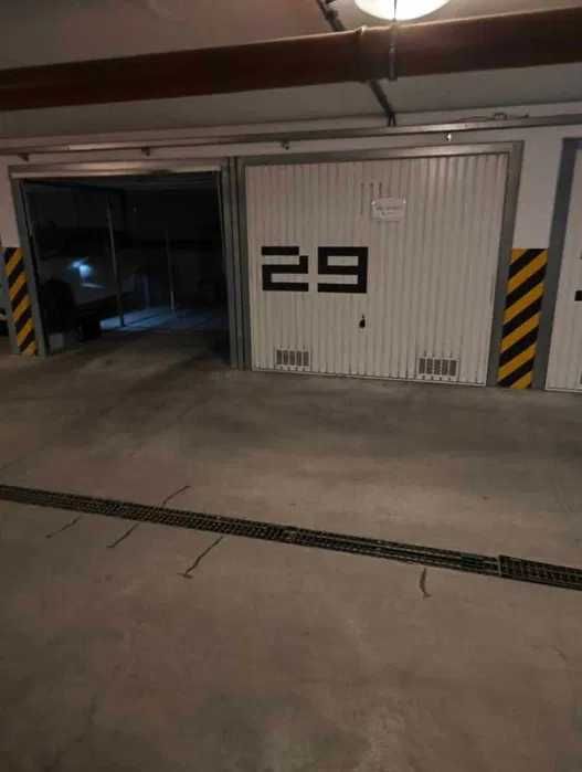 Zamykane miejsce parkingowe garaż Strzegomska 42