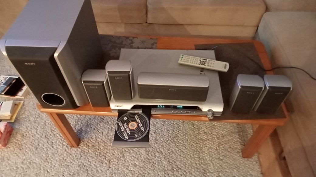 SONY dav-dz110 sprzedaż 300 zł..Funkconuje bez zarzutów.Stan dobry..
