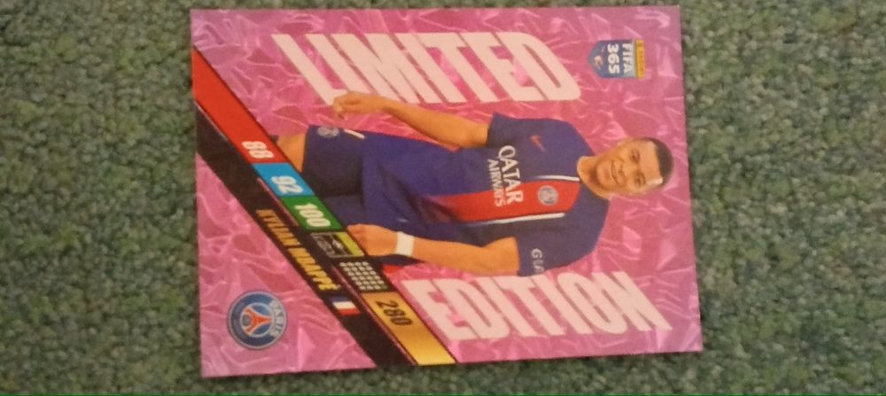 Karta piłkarska AdrenalynXL limitowana edycja Mbappé.