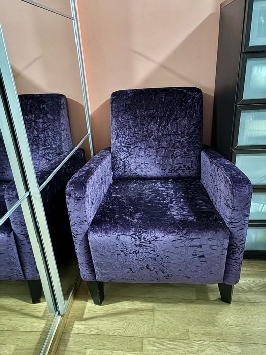 Vendo poltrona em roxo