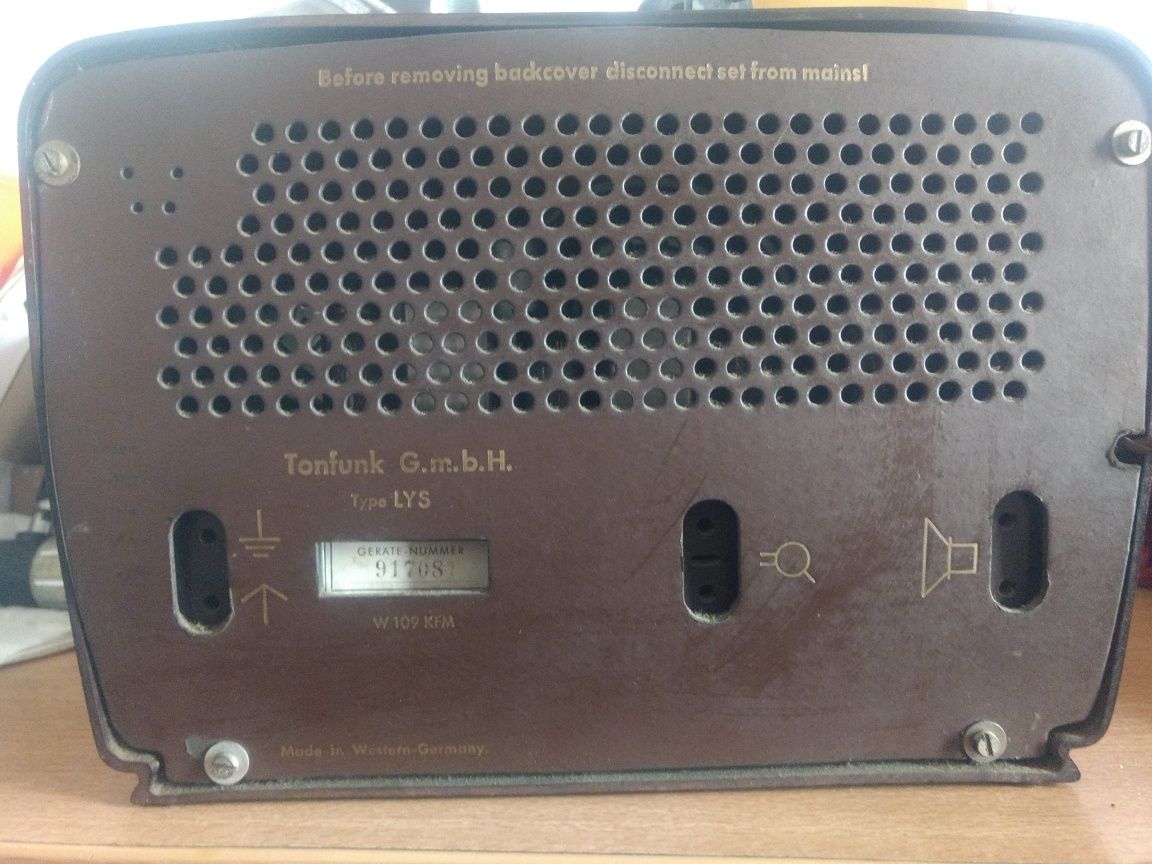 Rádio antigo com cabo original