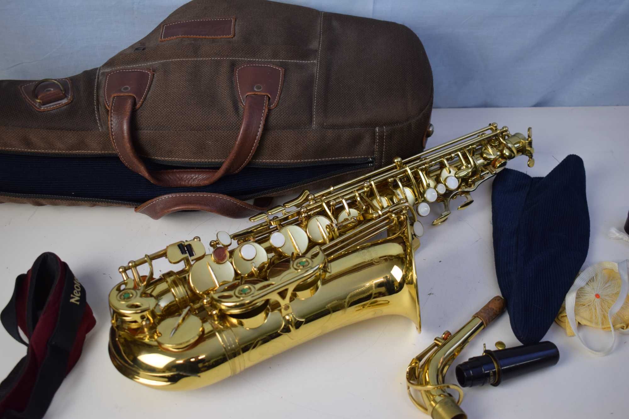 Saxofone Alto . Salem B93342.  N  1