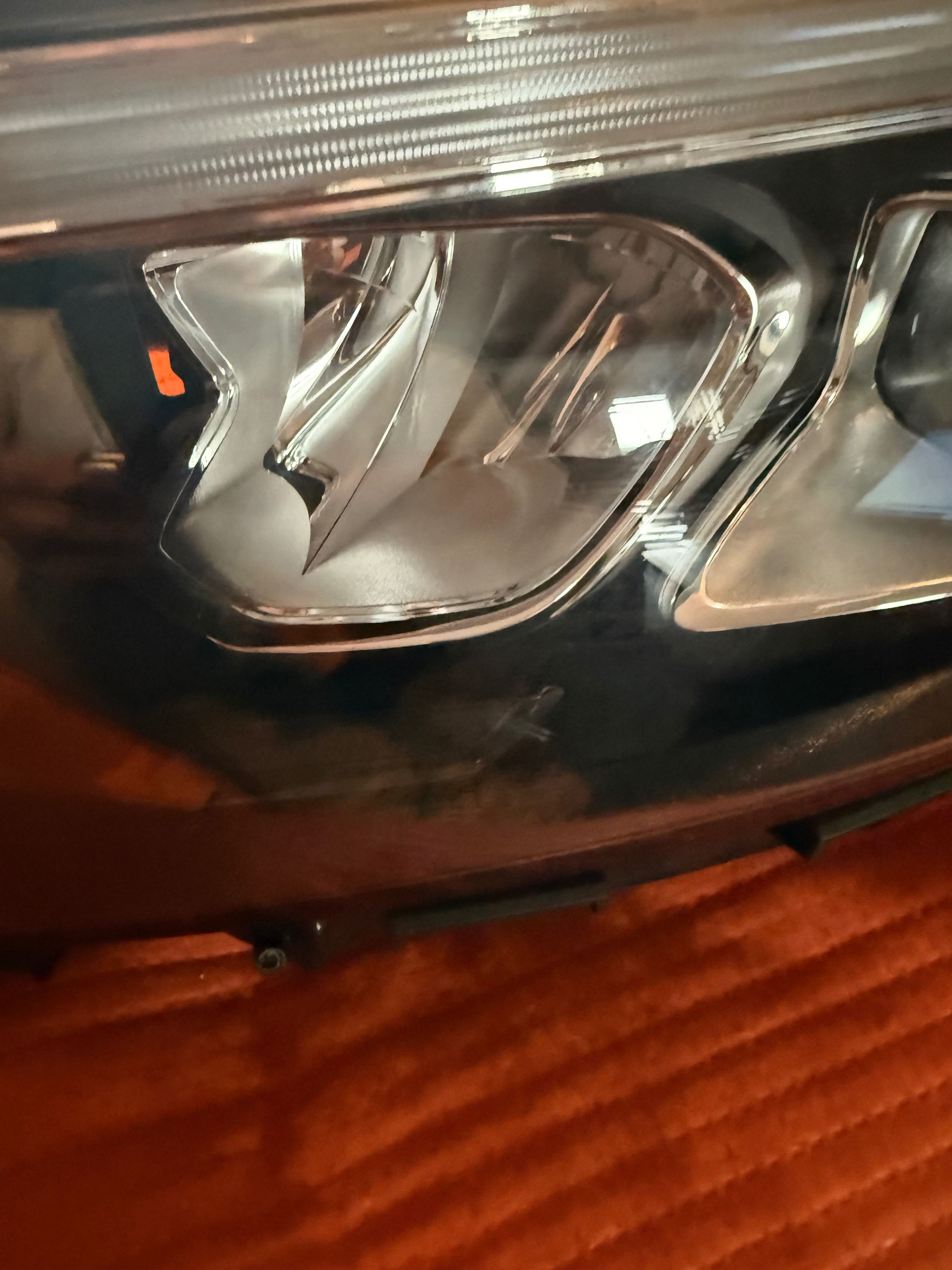 Farol Mercedes novo