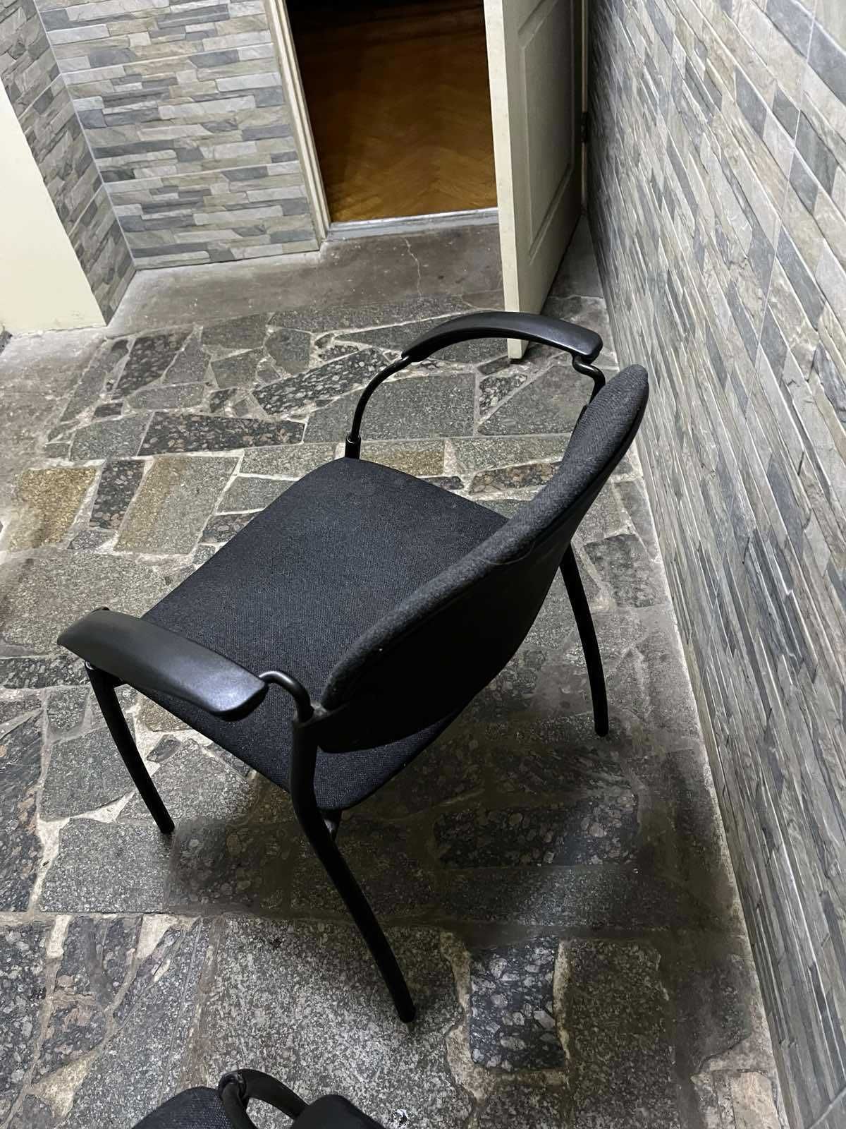 стул офисный чёрный