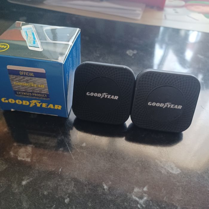 2 imens para carro da goodyear novos