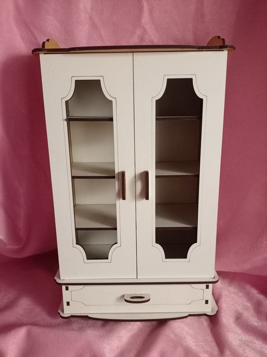 Кукольный деревянный шкаф