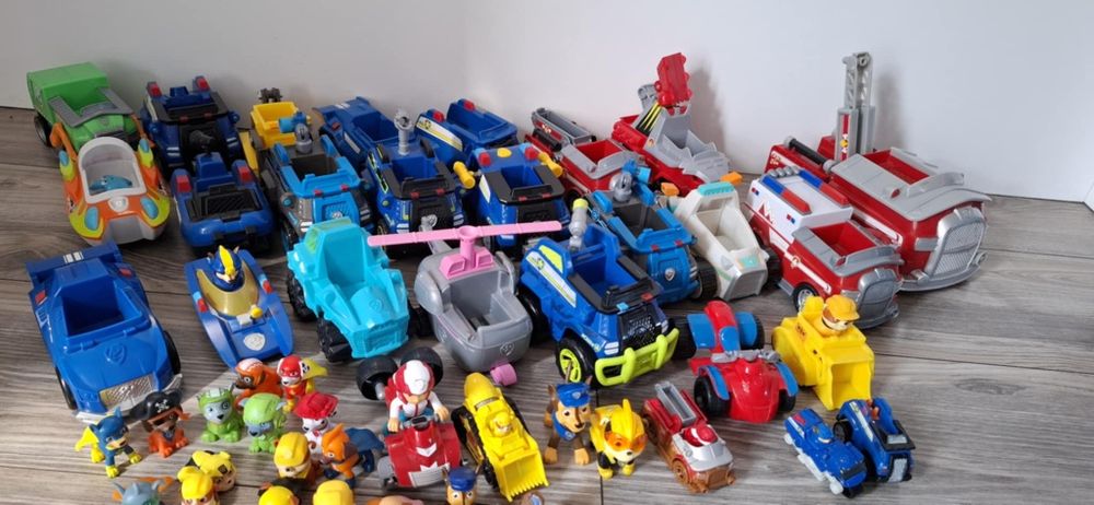 Mega zestaw Psi Patrol pojazdy,figurki, akcesoria stan bdb